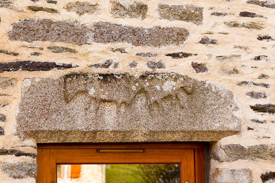 Stone Cottage With Modern Cosy Interior Near To Josselin Perfect Retreat For Writers Or Star Gazers Guegon Exterior photo